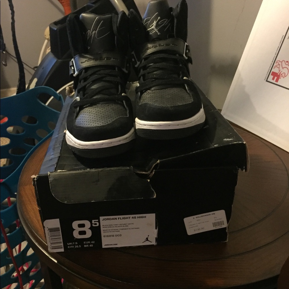 Jordan flight 45  black and white 8.5